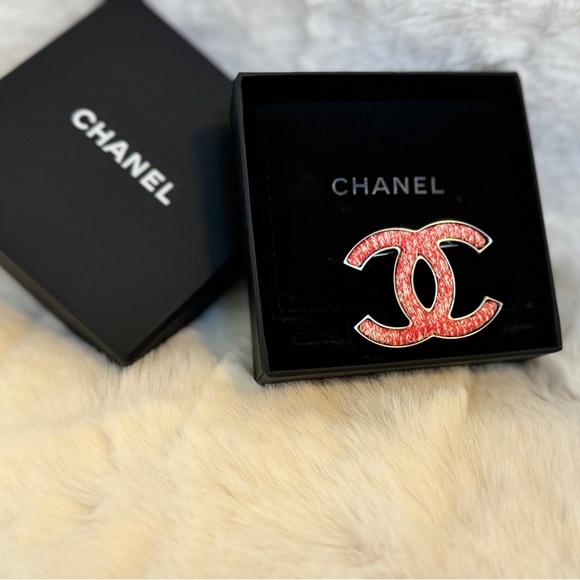 Chanel CC Pin & Brooch - Picture 1 of 7